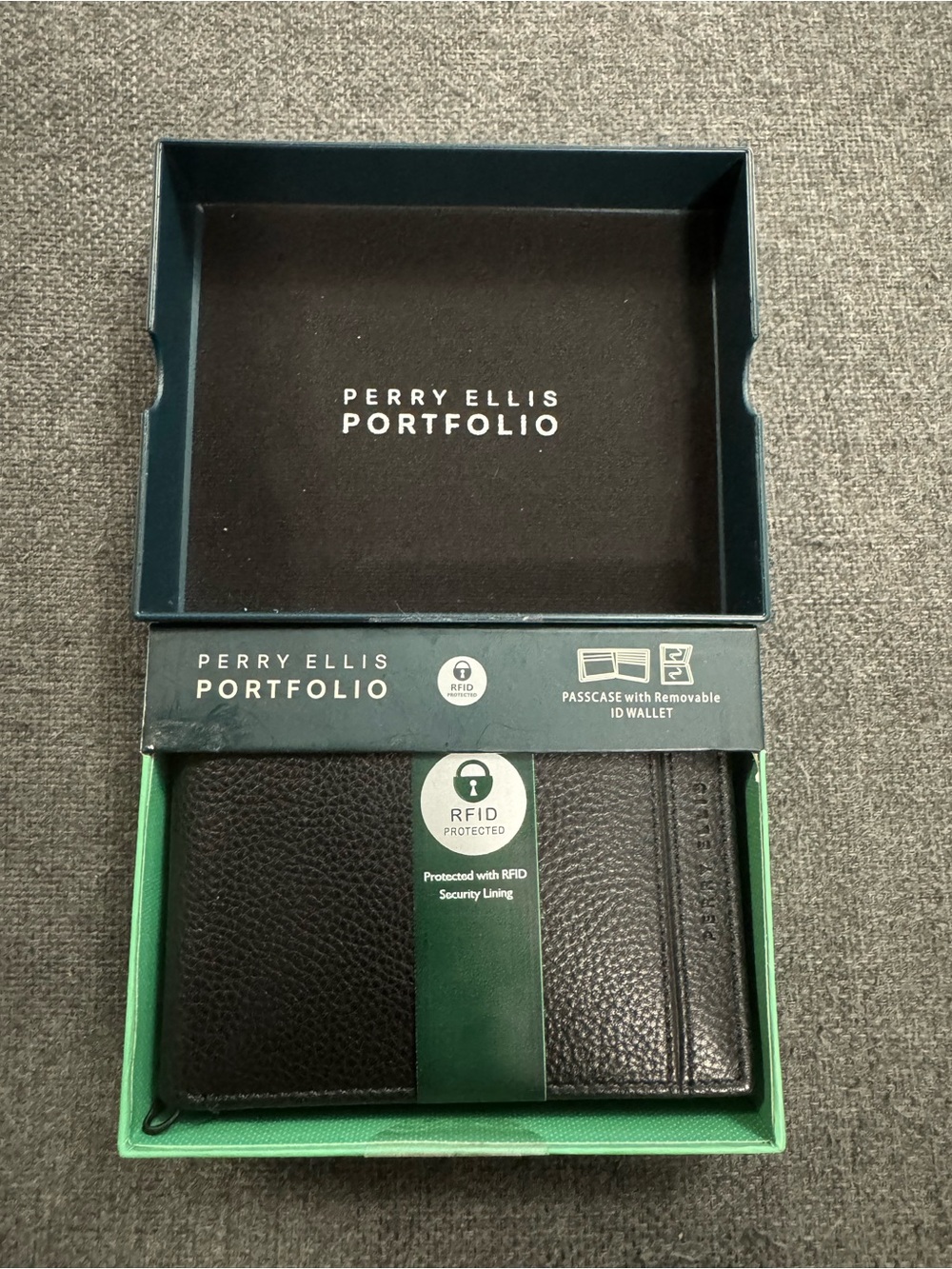 Perry Ellis Portfolio Wallet